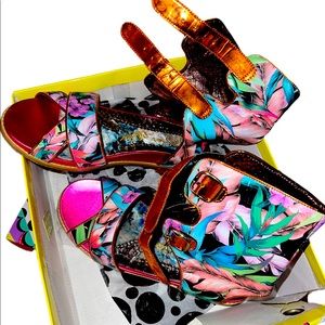 This sandals and beautiful the inside is made with material…very unique.